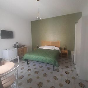 Camera grande con letto king size
